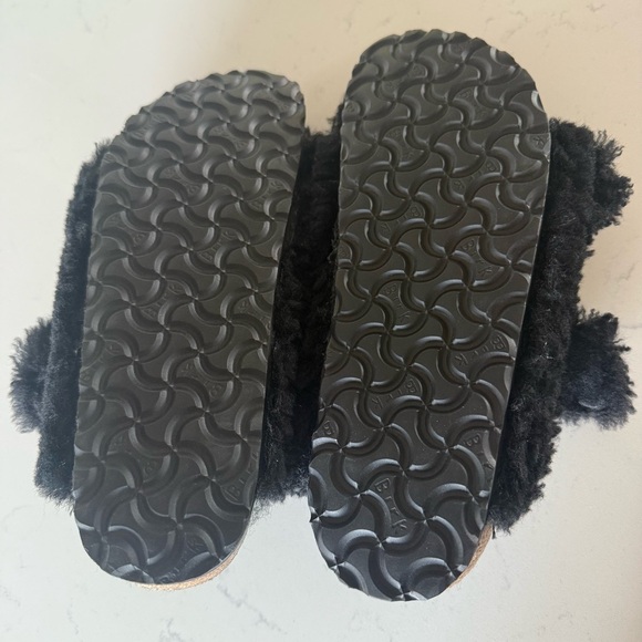 NIB Birkenstock Arizona Big Buckle teddy sandal in black Size: 8US/39EU - Picture 5 of 5